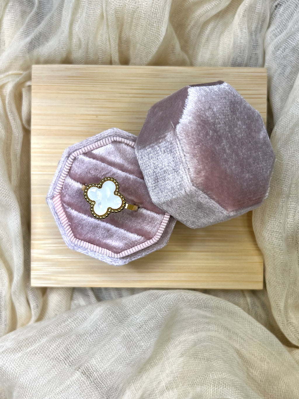 Clover Ring