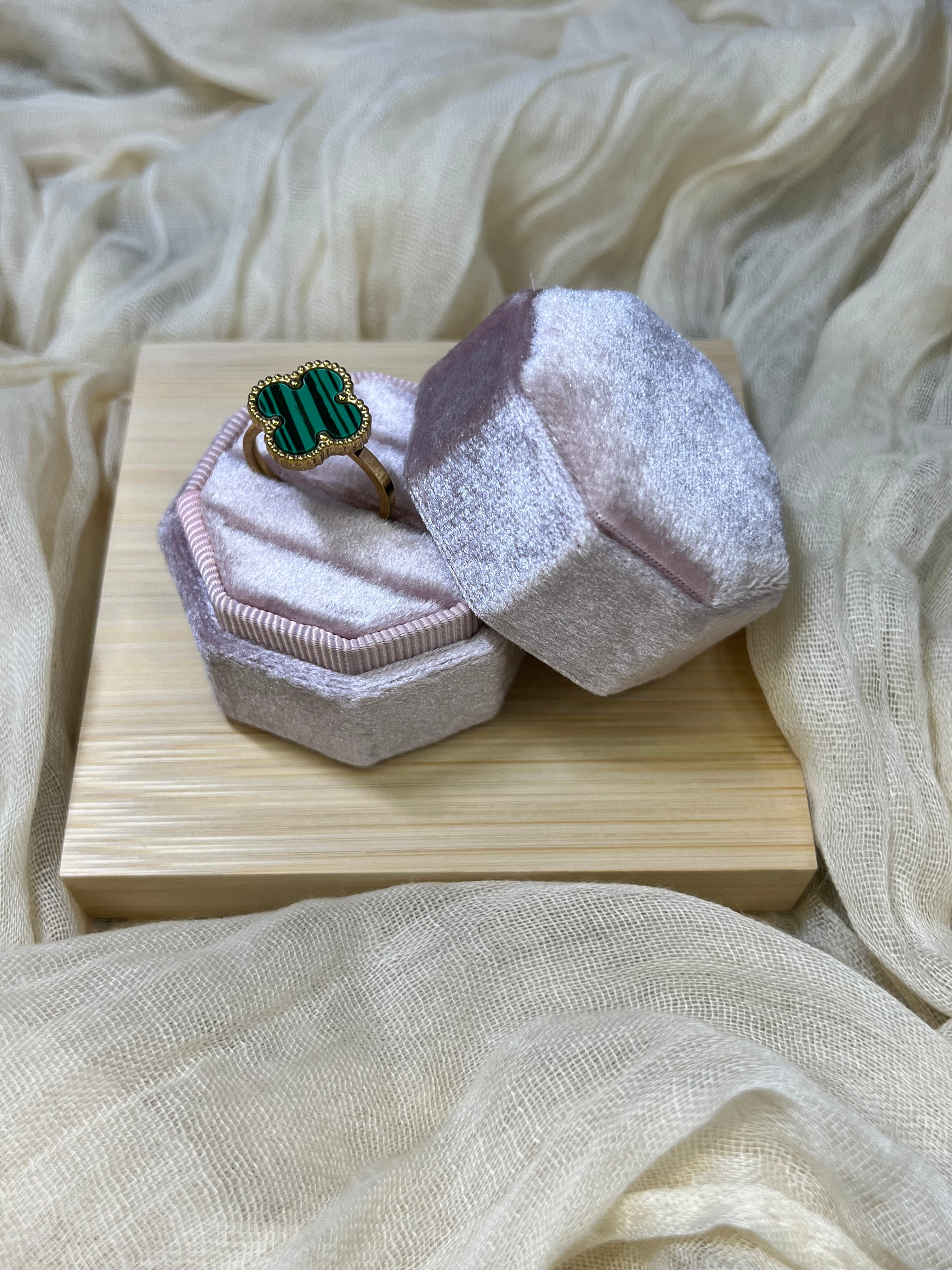 Clover Ring