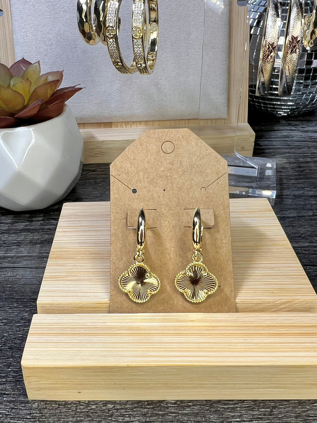 Clover dangle earrings