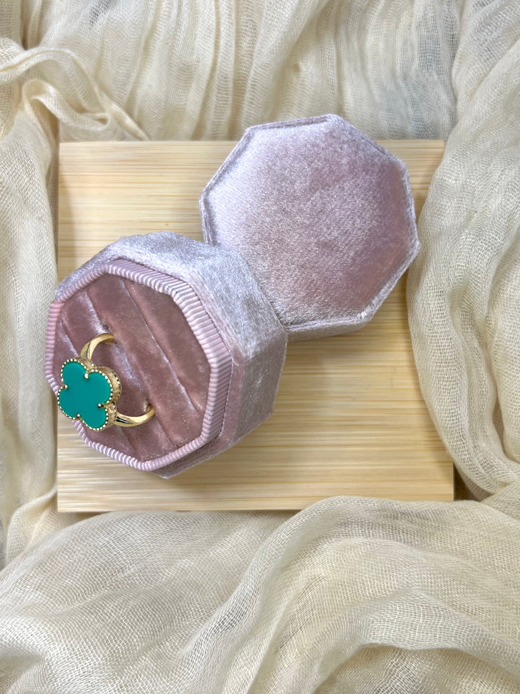 Clover Ring